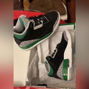 Brand new never worn Jordan 3 retro